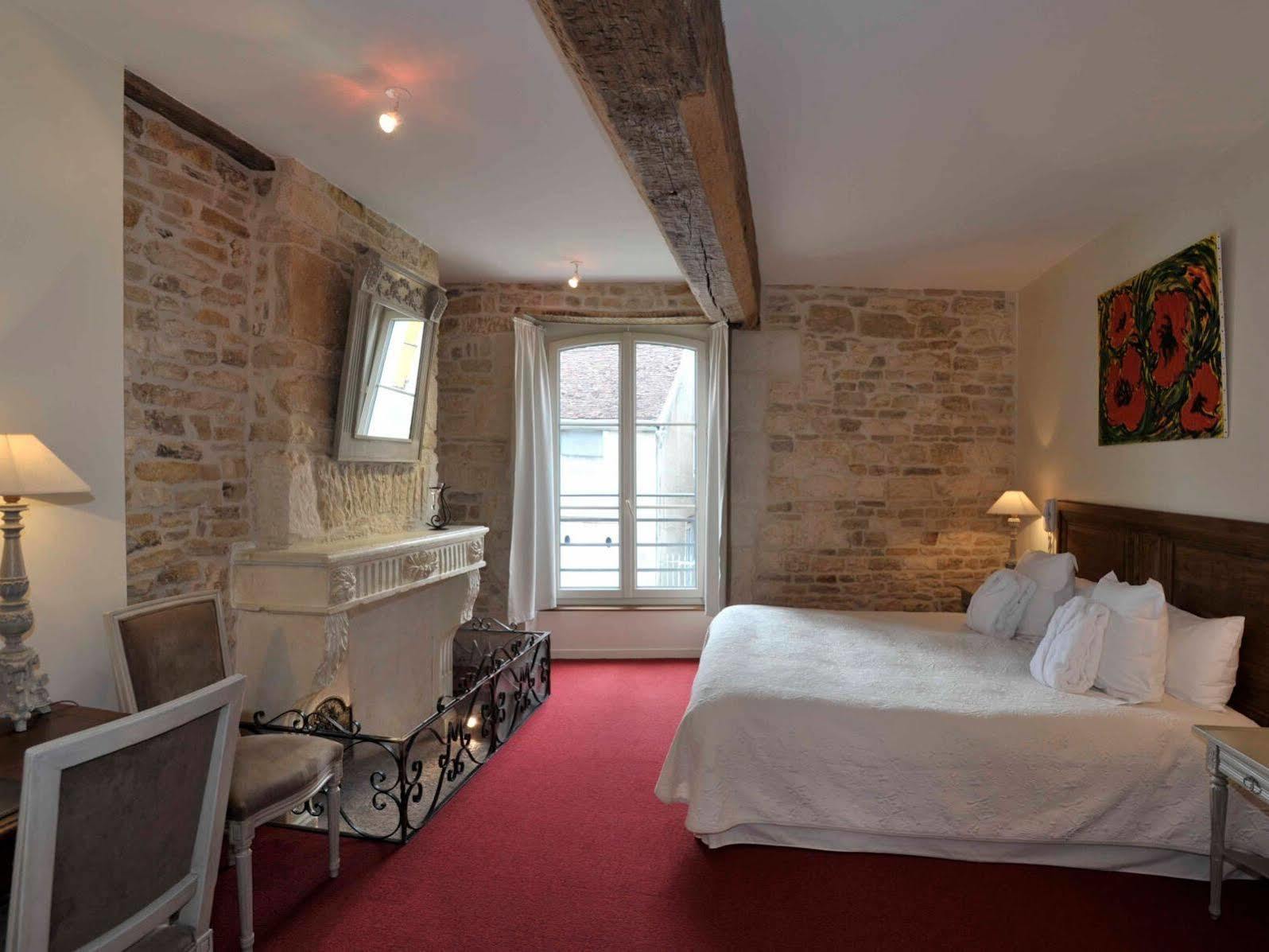 Le Marius Hotel Les Riceys Екстериор снимка